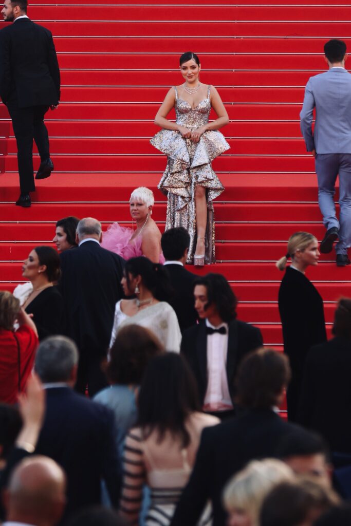 Isabela Simões com look glamuroso em Cannes